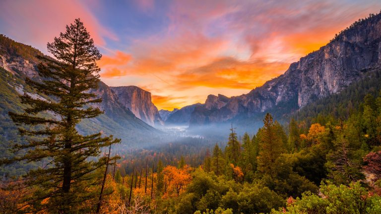 Yosemite National Park Desktop Theme for Windows 10 / 11